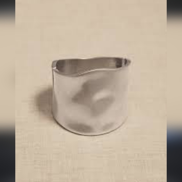 - Banana republic silver hammereed cuff bracelet NWT - Picture 4 of 5